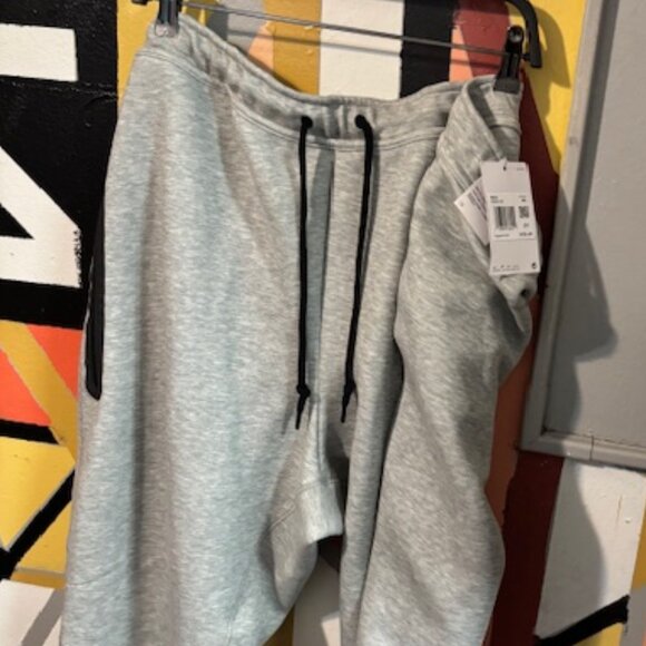 Men's Nike Tech Big & Tall Grey Sweatpants - Picture 1 of 1